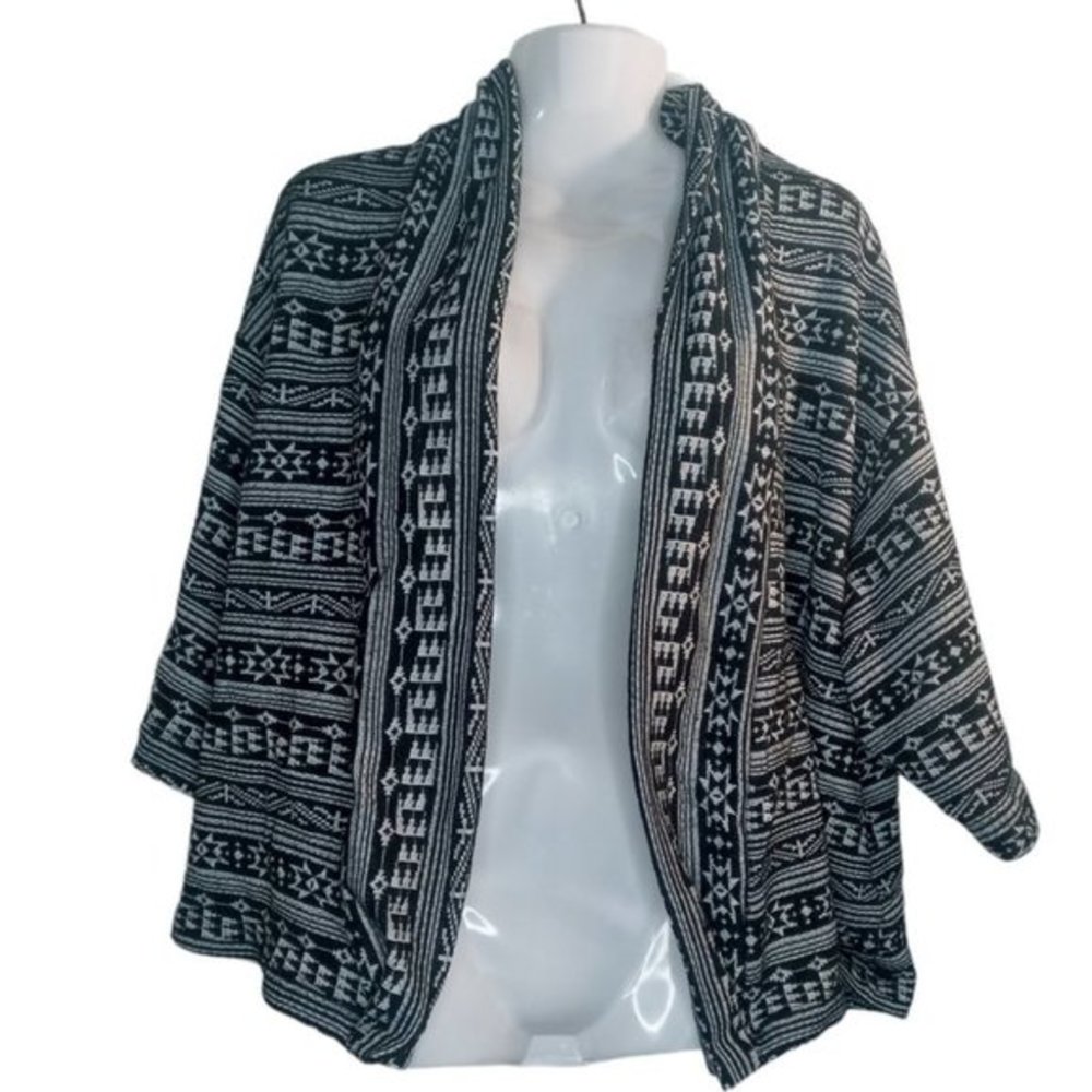 Forever 21 Aztec‎ Cardigan